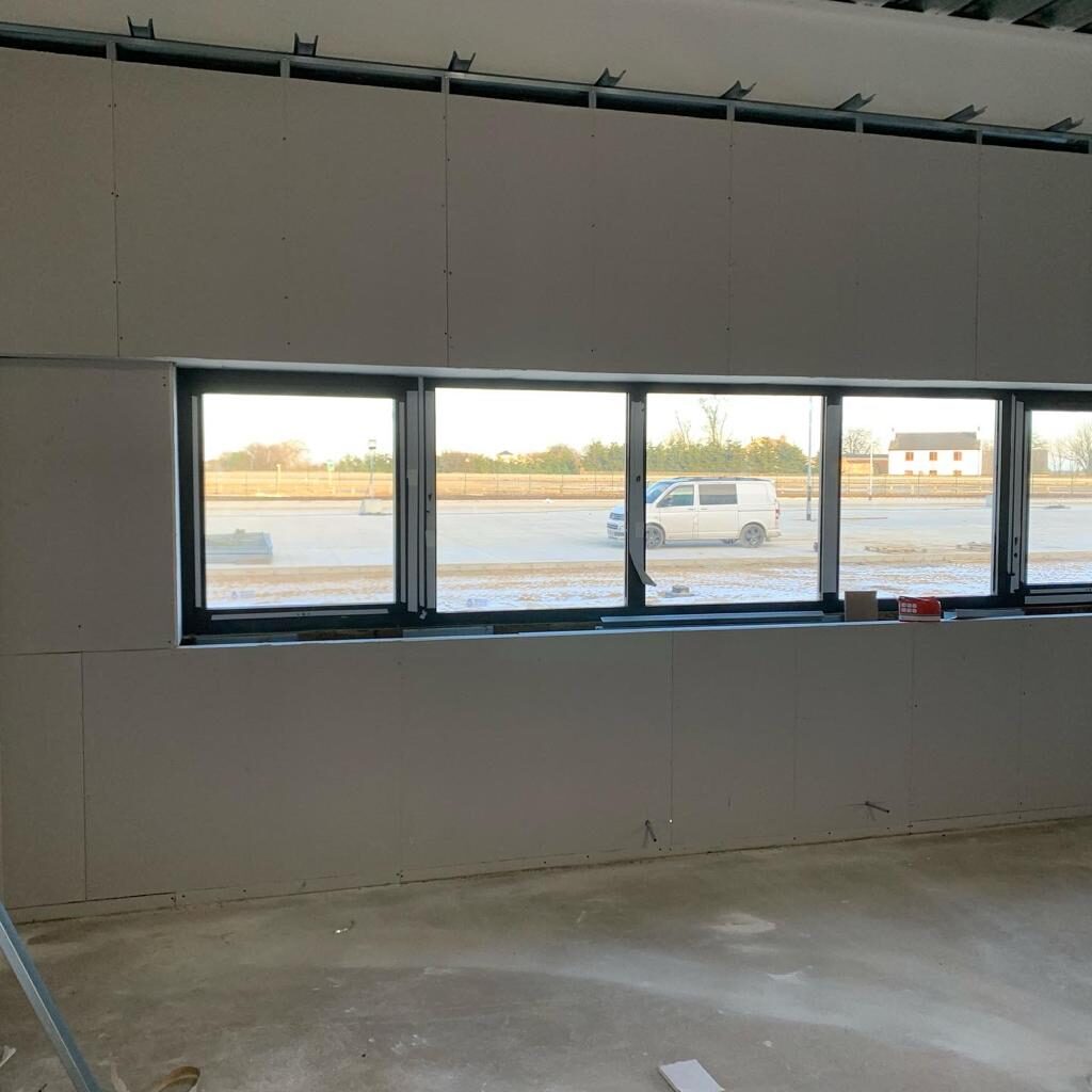 Suspended ceiling and partition walls